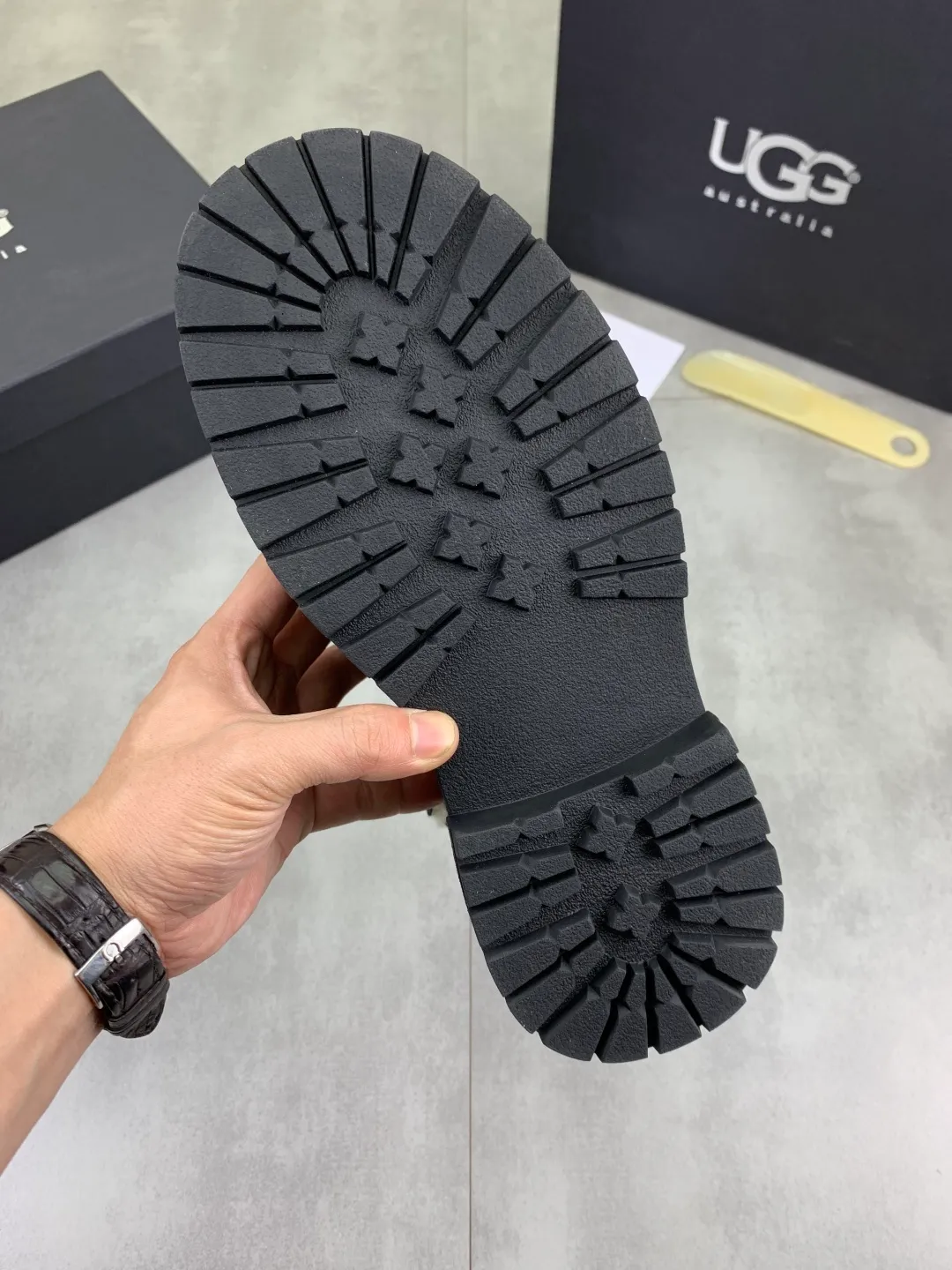 Men's men's shoes 💰P660 New arrival 🆕🆕🆕 IUGGI Men's British retro Martin boots Winter new men's outdoor hiking boots First layer of cowhide on the outside and wool on the inside Comfortable and warm Rubber sole sole Non-slip and firm Trendy and fashionable Casual and versatile Size: 38-44 (45 customized) Color: three colors